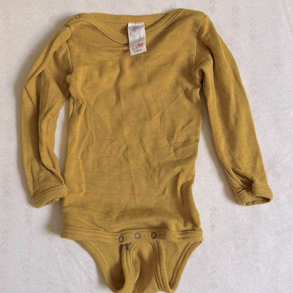 Engel Merino Wool baby onesie in lovely Saffron color, size 74/80